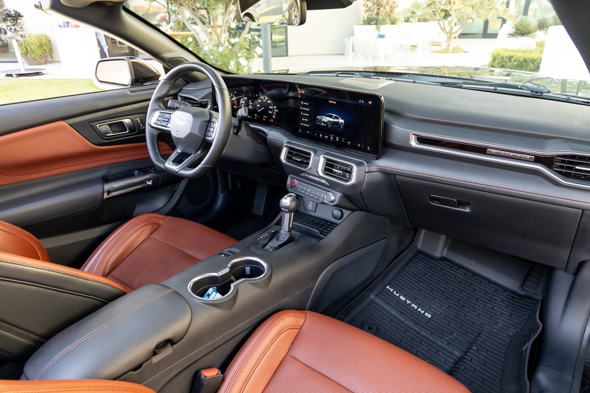 ford mustang ecoboost 2024 39 interior front row jpg