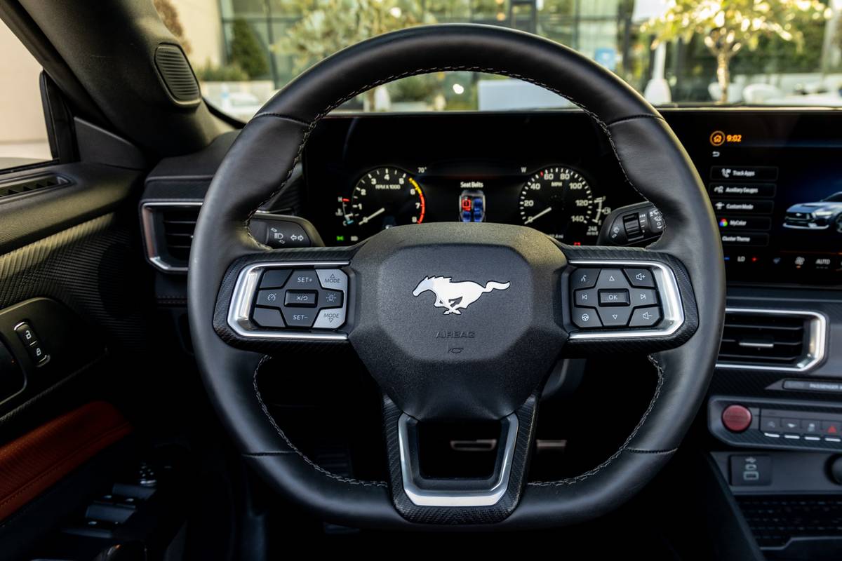 ford mustang ecoboost 2024 41 interior steering wheel jpg