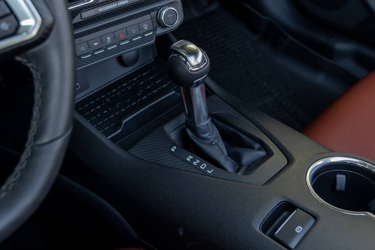 ford mustang ecoboost 2024 66 interior gearshift jpg