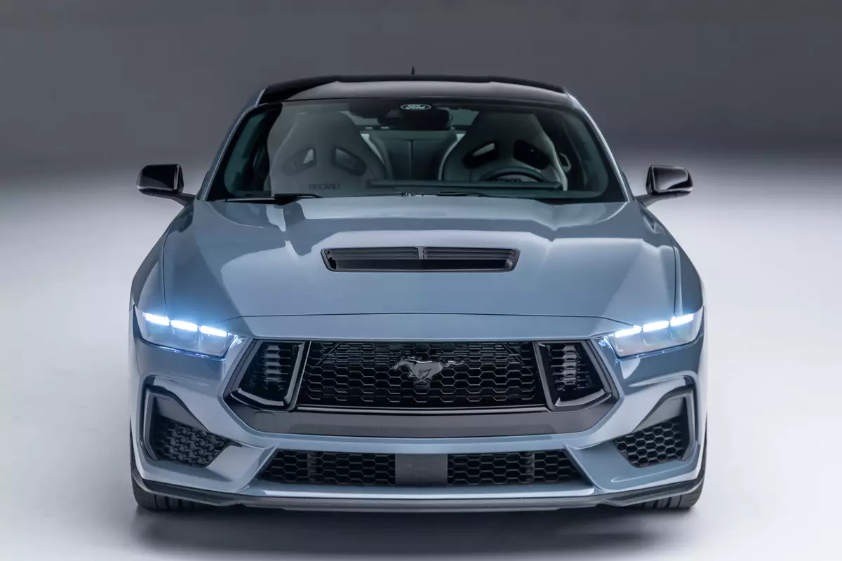 ford-mustang-gt-2024-02-exterior-front