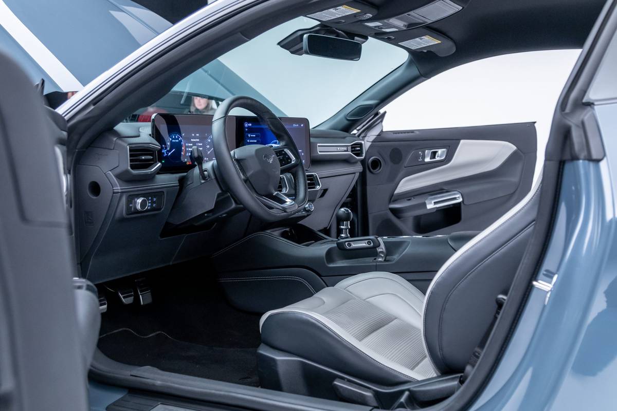 Ford Mustang 2024 Interior