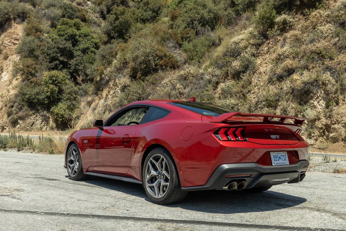 ford mustang gt 2024 87 exterior rear angle red jpg