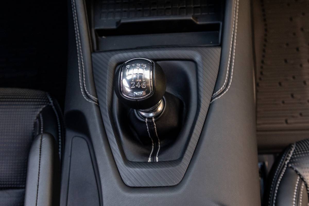 ford mustang gt 2024 95 interior gearshift jpg
