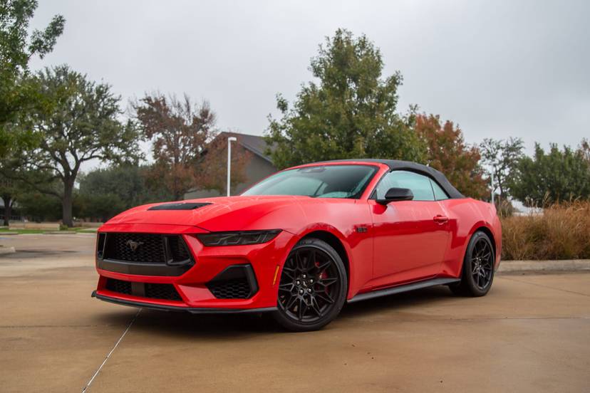 ford-mustang-gt-2025-01-exterior-front-angle