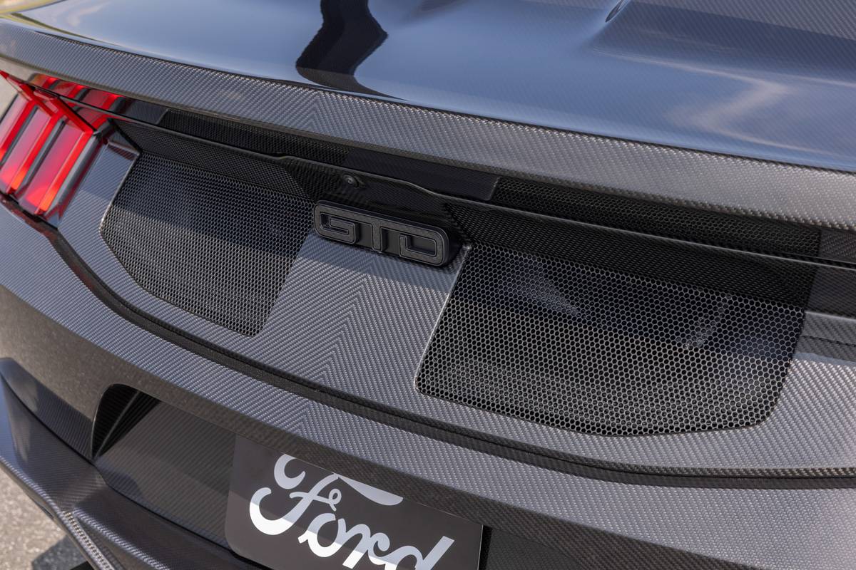 ford mustang gtd liquid carbon 2025 exterior oem 01 jpg