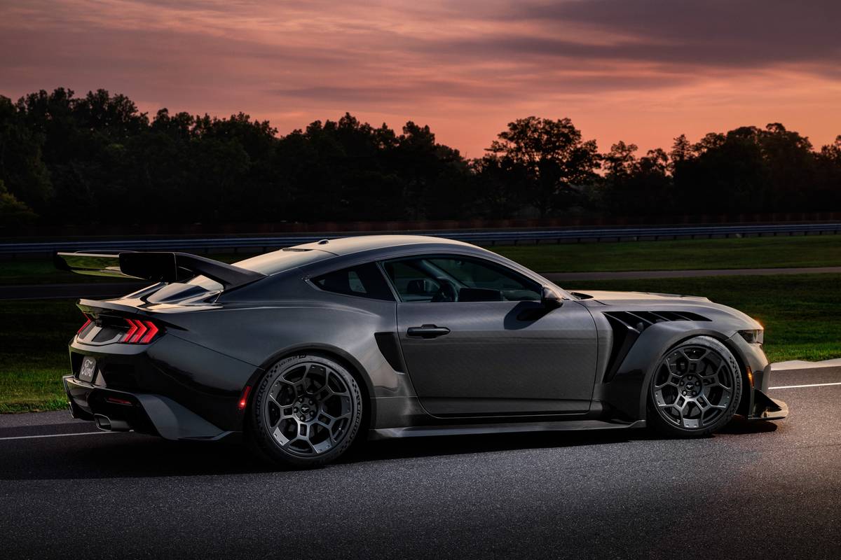 ford mustang gtd liquid carbon 2025 exterior oem 08 jpg