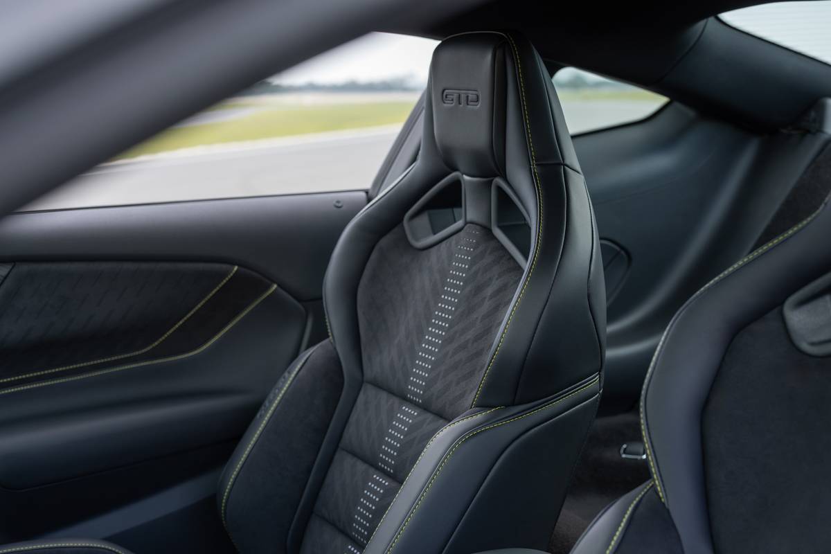 ford mustang gtd liquid carbon 2025 interior oem 09 jpg