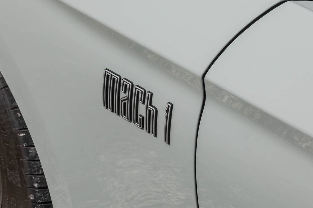 福特野马-马赫1 - 2021 - 13 -徽章-外观-白色