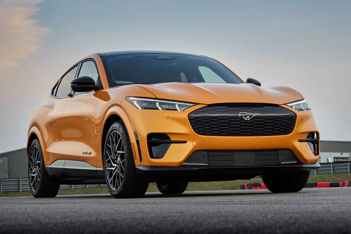 Ford Aims To Electrify The Track With 21 Mustang Mach E Gt Gt Performance Edition News Cars Com