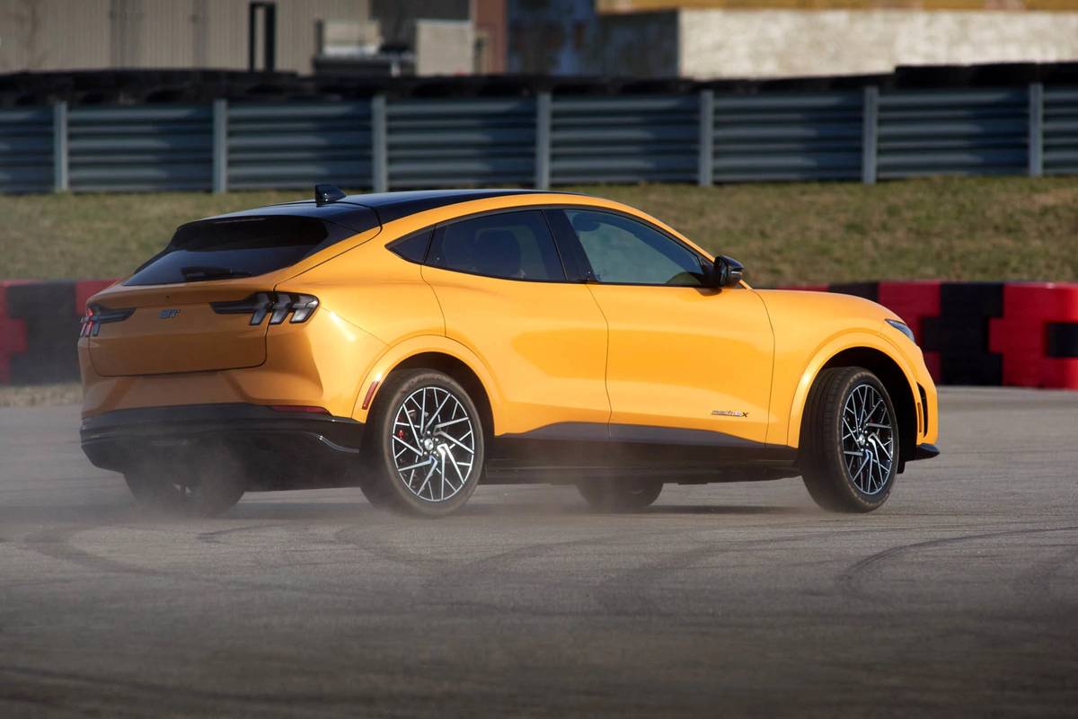 Ford Aims To Electrify The Track With 21 Mustang Mach E Gt Gt Performance Edition News Cars Com