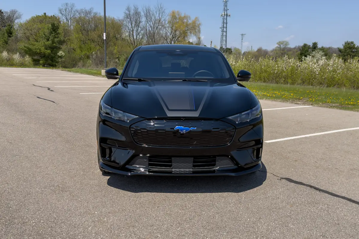 ford mustang mach e gt california special 2026 02 exterior front scaled jpg