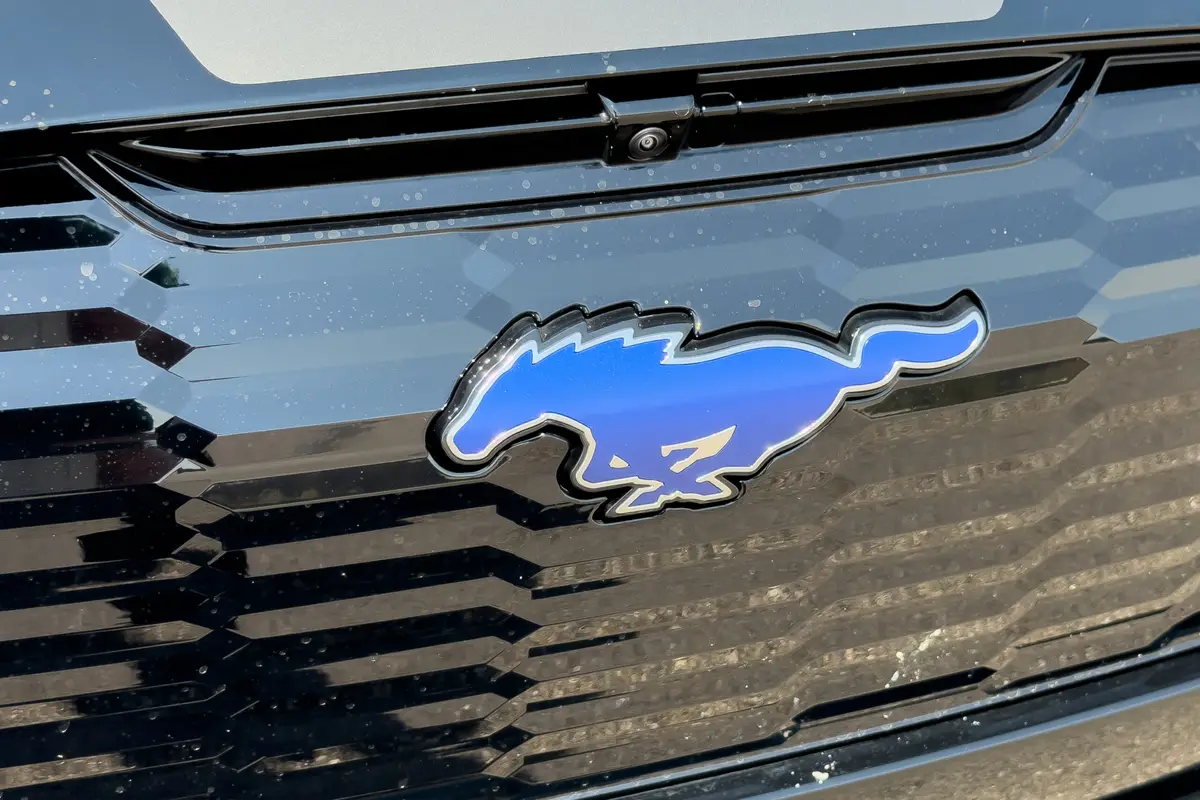 ford mustang mach e gt california special 2026 04 exterior front badge scaled jpg