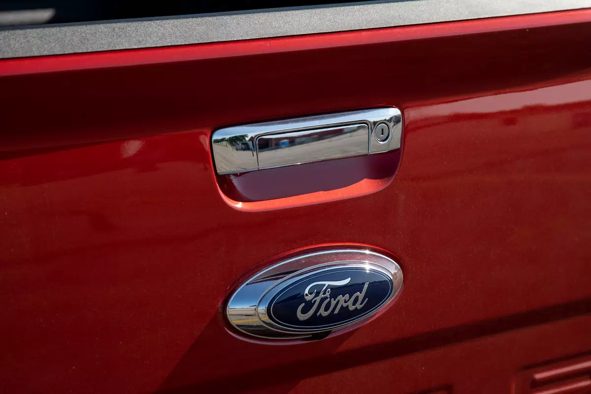 ford ranger 2019 19 badge  exterior  rear  red  tailgate jpg