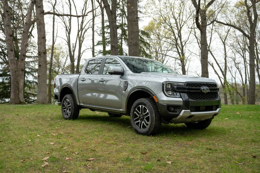 ford-ranger-lariat-2024-01-exterior-front-angle