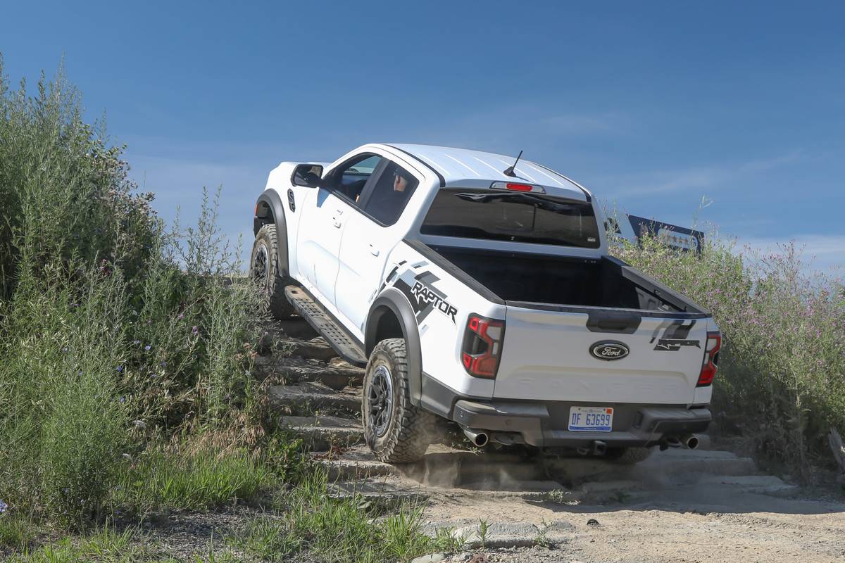 ford ranger raptor supercrew 4x4 2024 01 exterior offroad rear angle scaled jpg