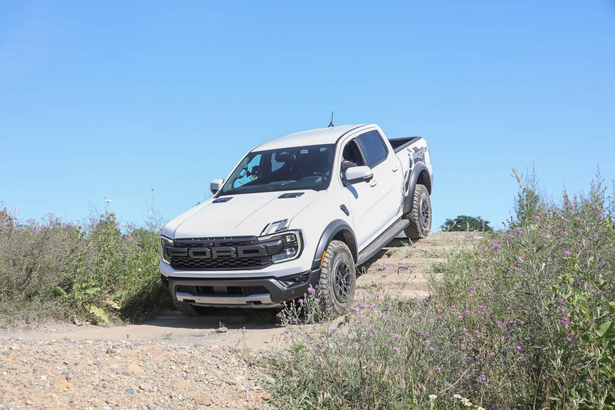 ford ranger raptor supercrew 4x4 2024 02 exterior offroad front angle scaled jpg
