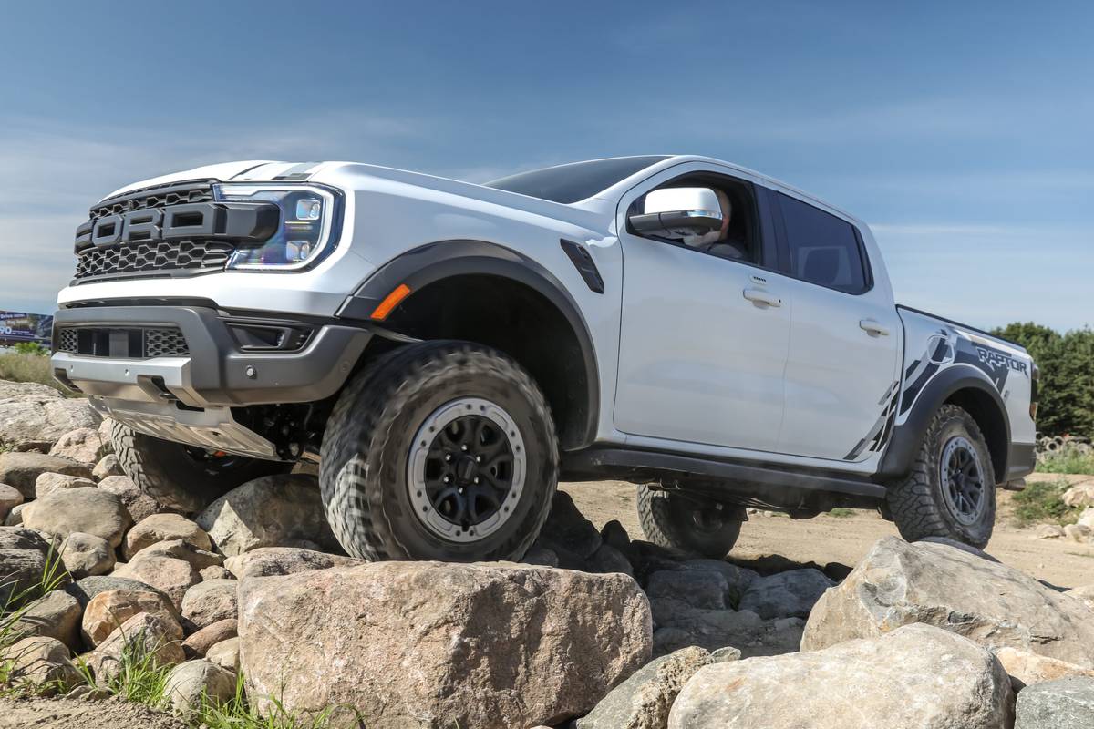 ford ranger raptor supercrew 4x4 2024 04 exterior offroad front angle scaled jpg