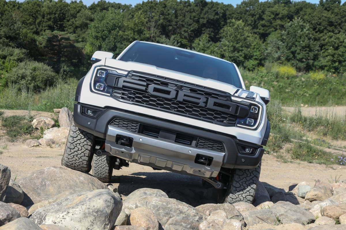 ford ranger raptor supercrew 4x4 2024 05 exterior offroad front scaled jpg
