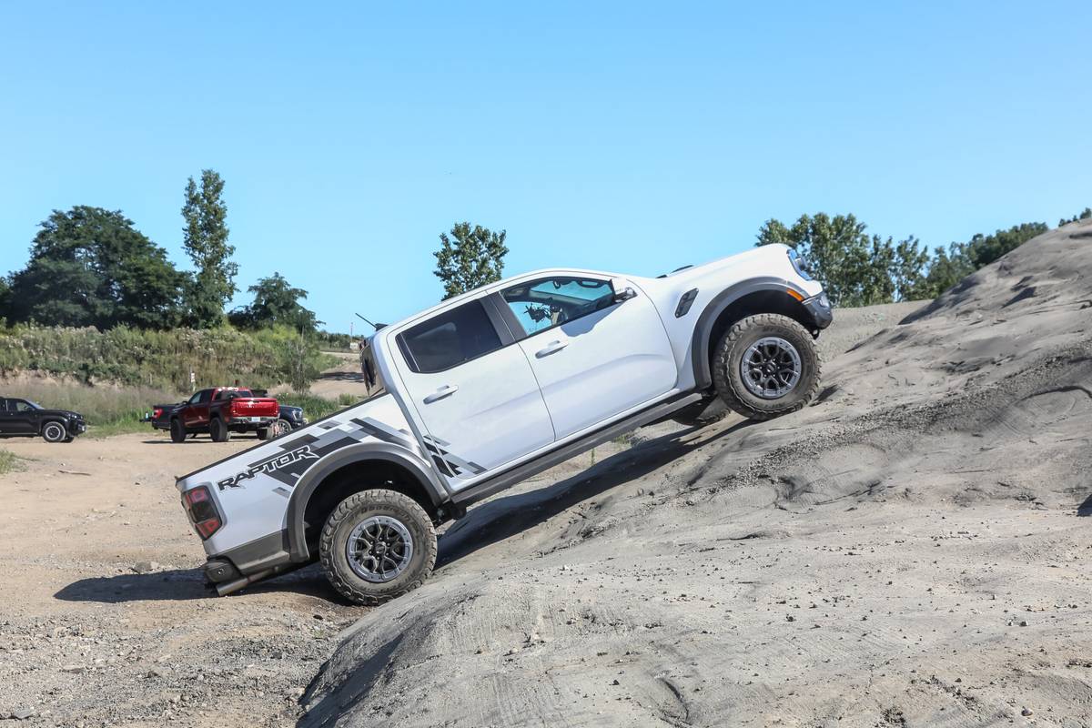 ford ranger raptor supercrew 4x4 2024 07 exterior offroad profile scaled jpg