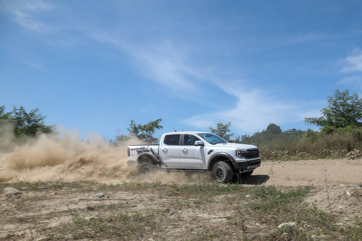ford ranger raptor supercrew 4x4 2024 12 exterior offroad front angle scaled jpg