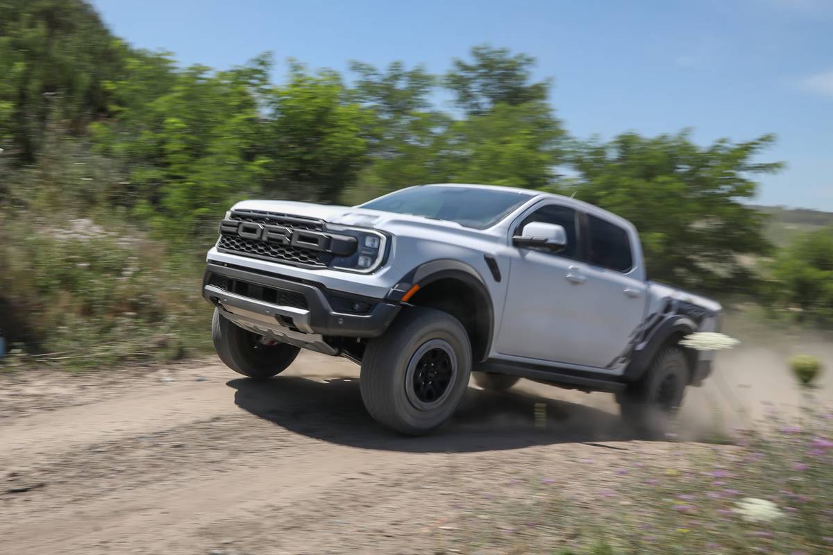 ford ranger raptor supercrew 4x4 2024 13 exterior offroad front angle scaled jpg