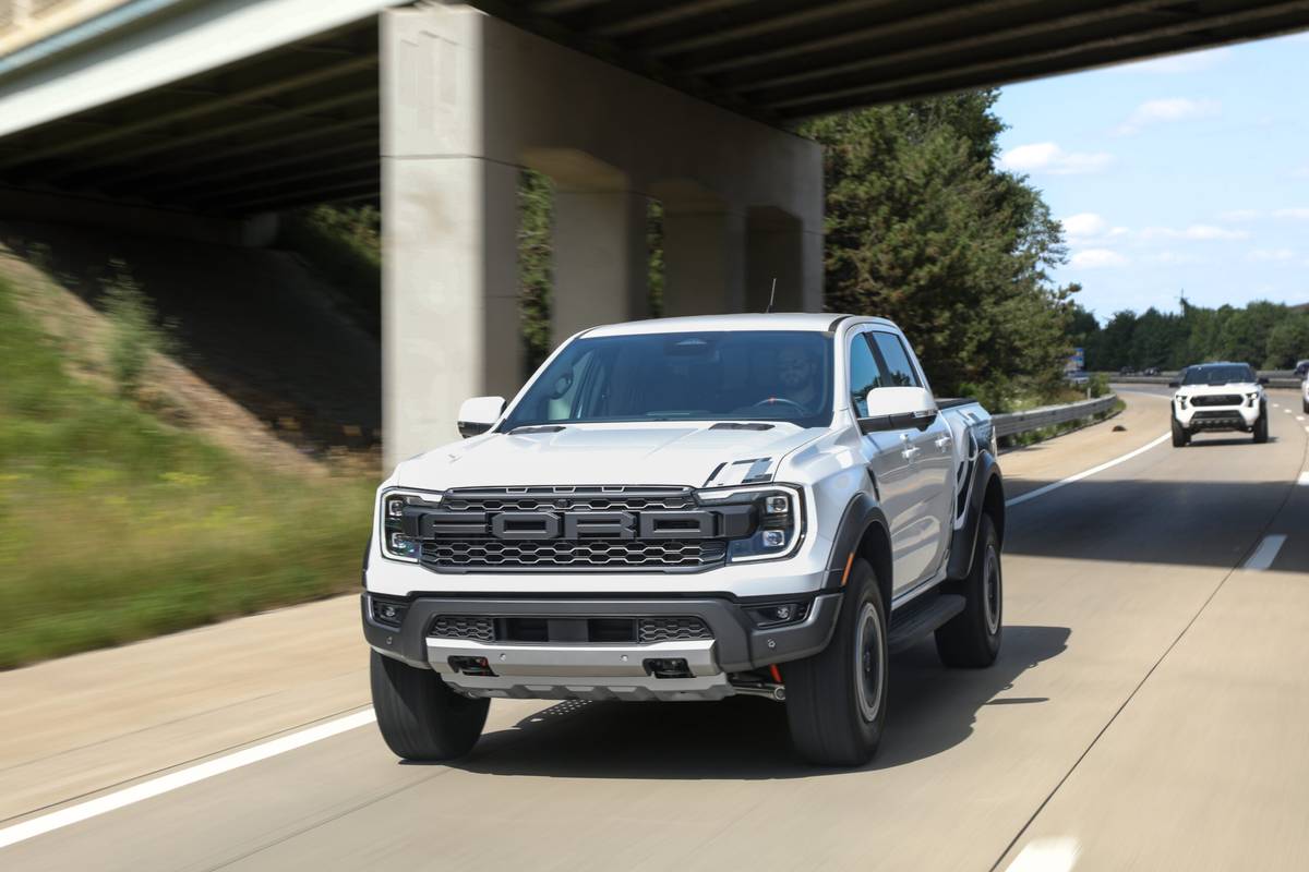 ford ranger raptor supercrew 4x4 2024 15 exterior dynamic front angle scaled jpg
