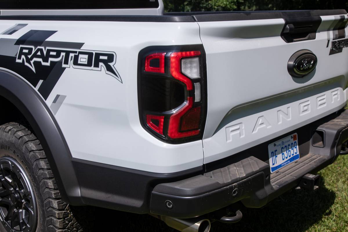 ford ranger raptor supercrew 4x4 2024 36 exterior taillight scaled jpg