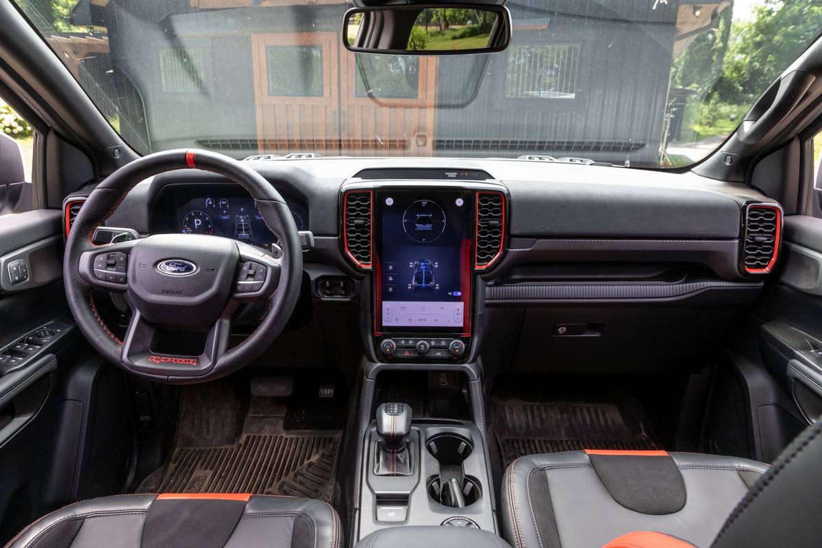 ford ranger raptor supercrew 4x4 2024 45 interior front row scaled jpg