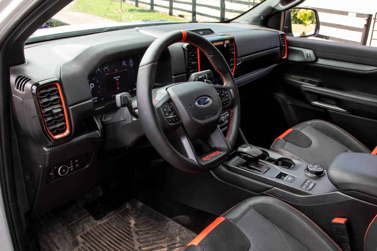 ford ranger raptor supercrew 4x4 2024 46 interior front row scaled jpg