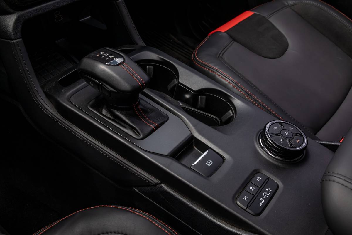 ford ranger raptor supercrew 4x4 2024 68 interior gearshift scaled jpg
