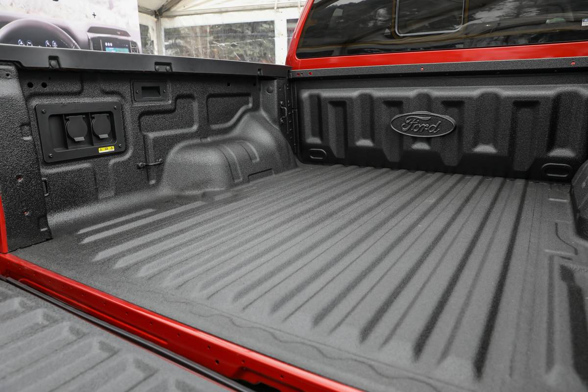 ford ranger xlt 2024 26 interior bed scaled jpg