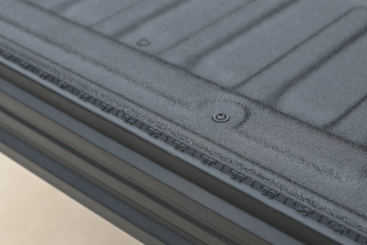 ford ranger xlt 2024 28 interior tailgate detail scaled jpg