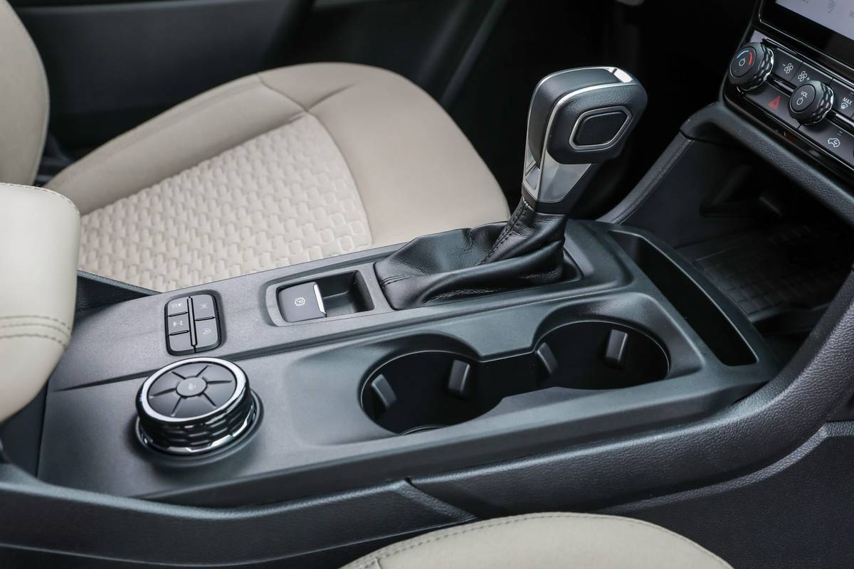 ford ranger xlt 2024 52 interior gearshift scaled jpg