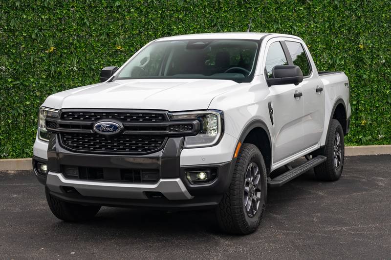 ford-ranger-xlt-2026-01-exterior-front-angle