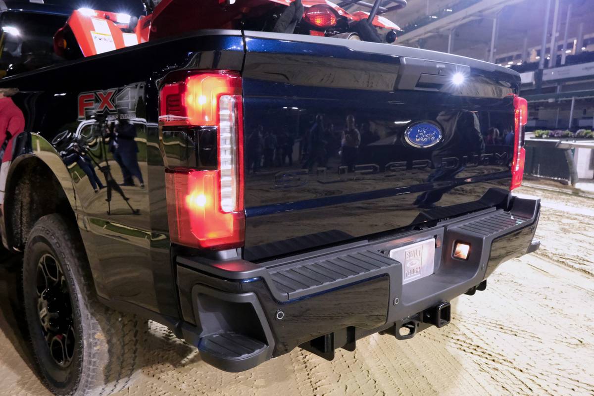 ford super duty f 250 2023 09 exterior rear scaled jpg