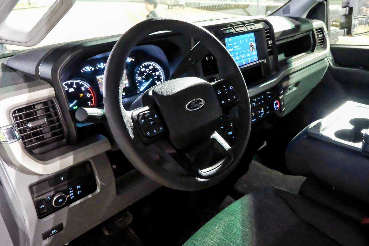 ford super duty f 250 2023 18 interior front row scaled jpg