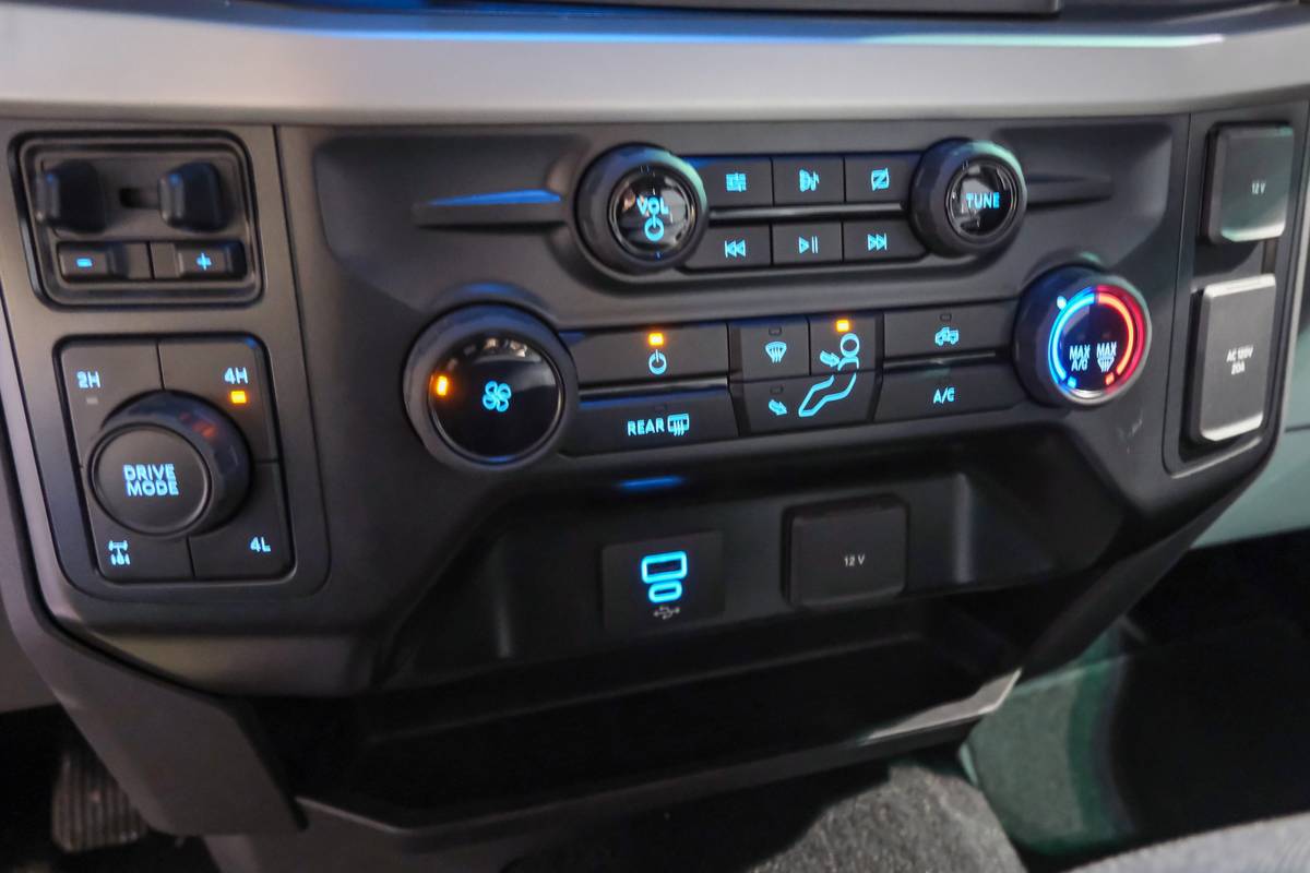 ford super duty f 250 2023 23 interior climate control scaled jpg