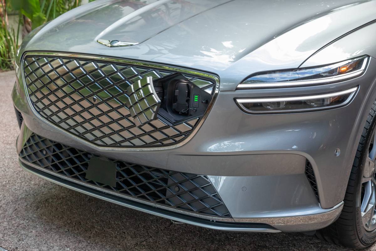 genesis electrified gv70 2023 03 exterior grille scaled jpg