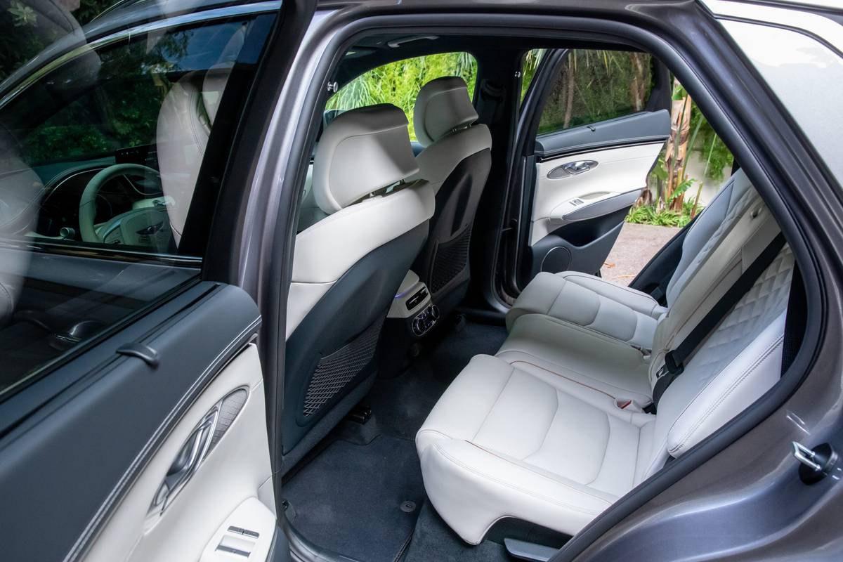 genesis electrified gv70 2023 31 interior backseat scaled jpg