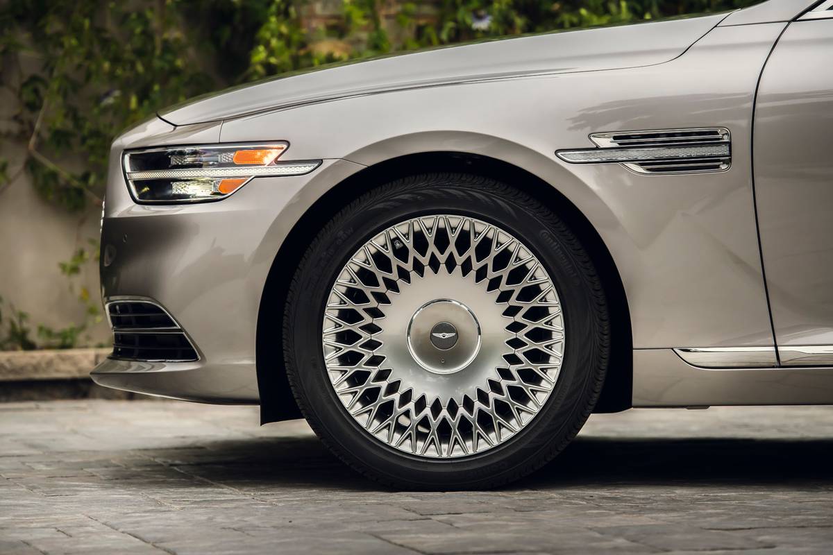 genesis g90 2020 05 exterior  silver  wheel jpg