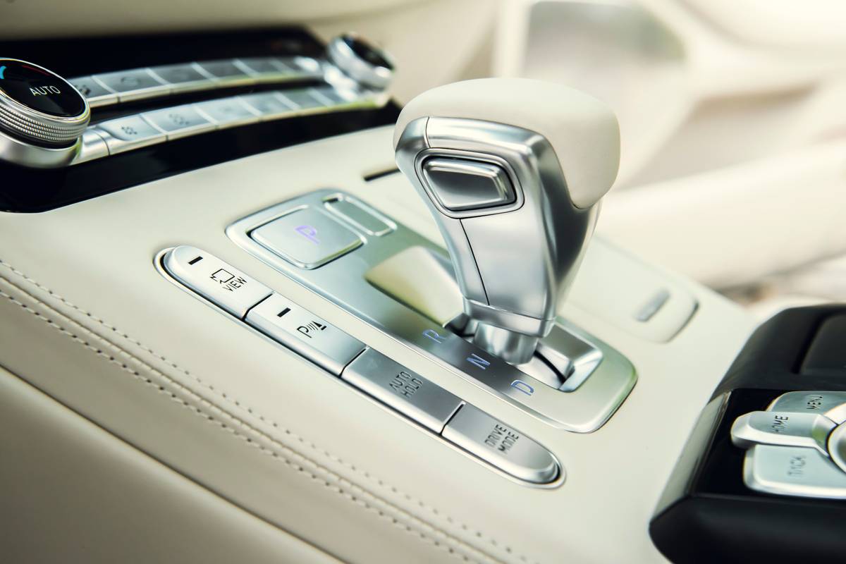 genesis g90 2020 10 center console  gearshift  interior jpg