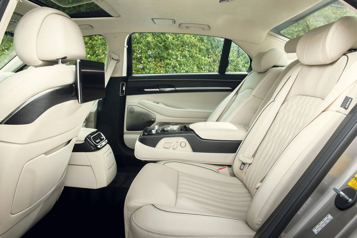 genesis g90 2020 13 interior  second row jpg