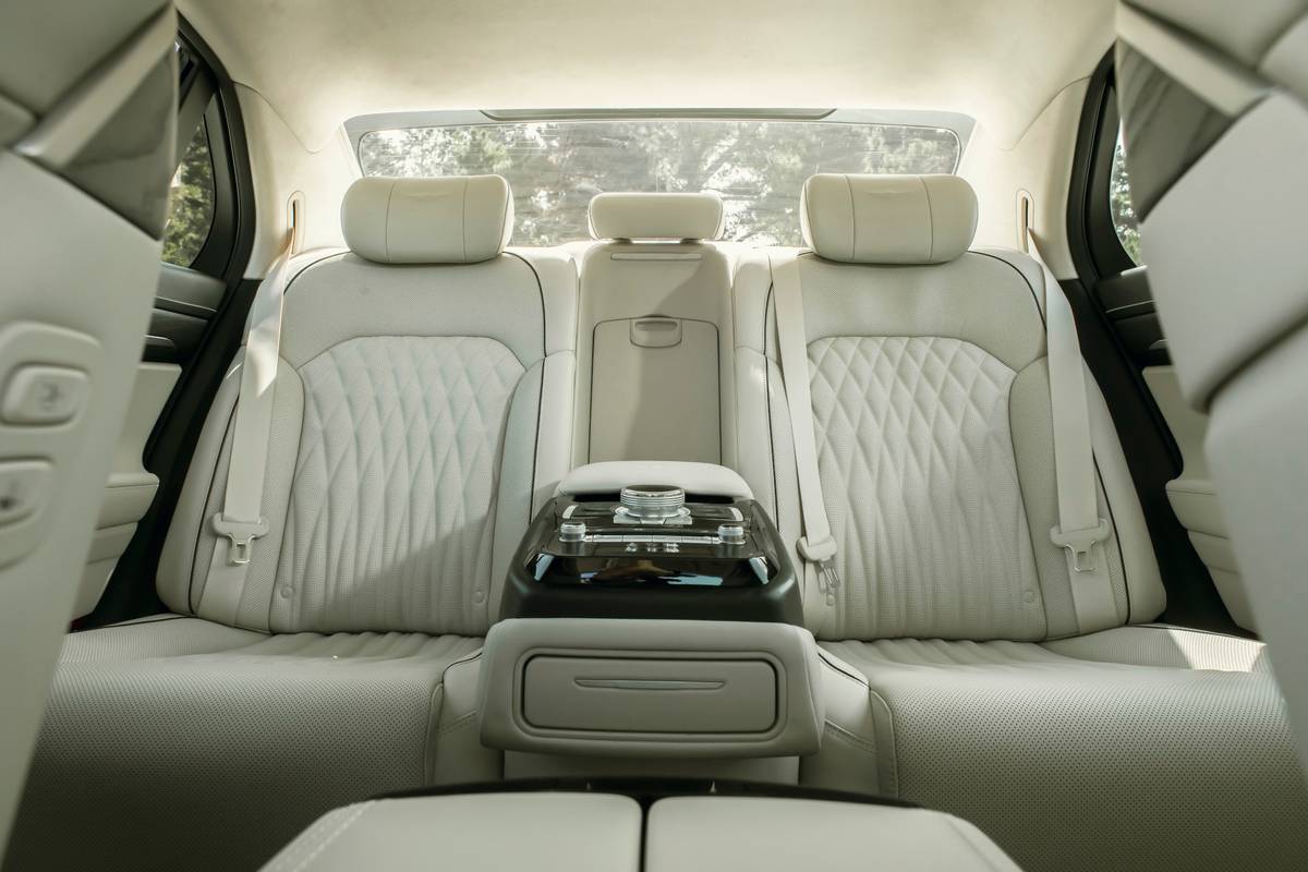 genesis g90 2020 14 interior  second row jpg
