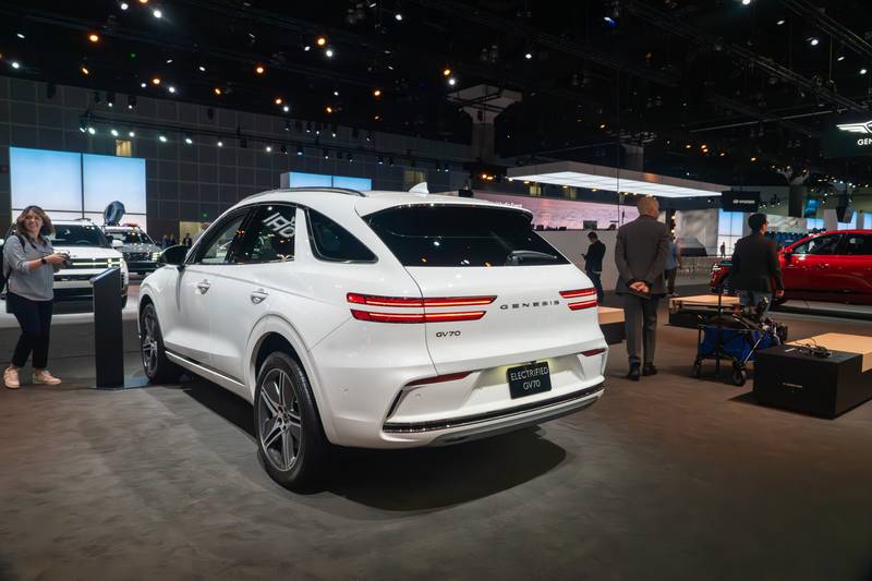 genesis-gv70-electrified-2026-06-exterior-rear-angle