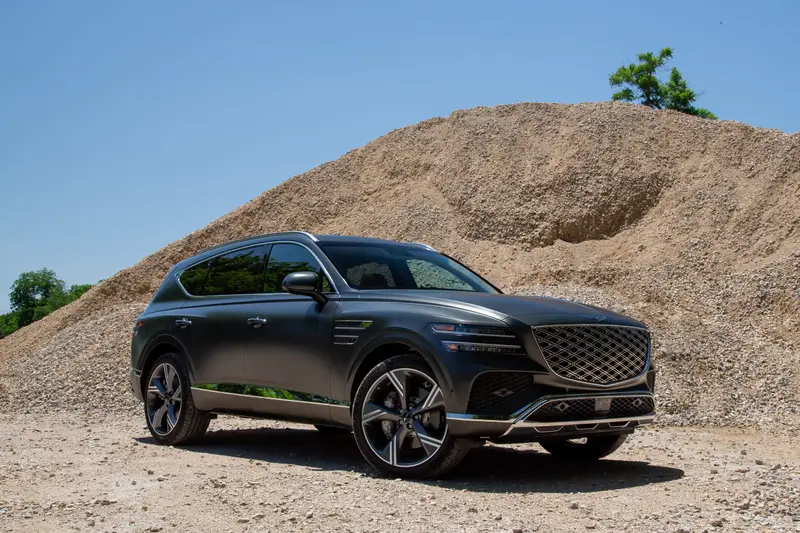 genesis-gv80-2025-01-exterior-front-angle