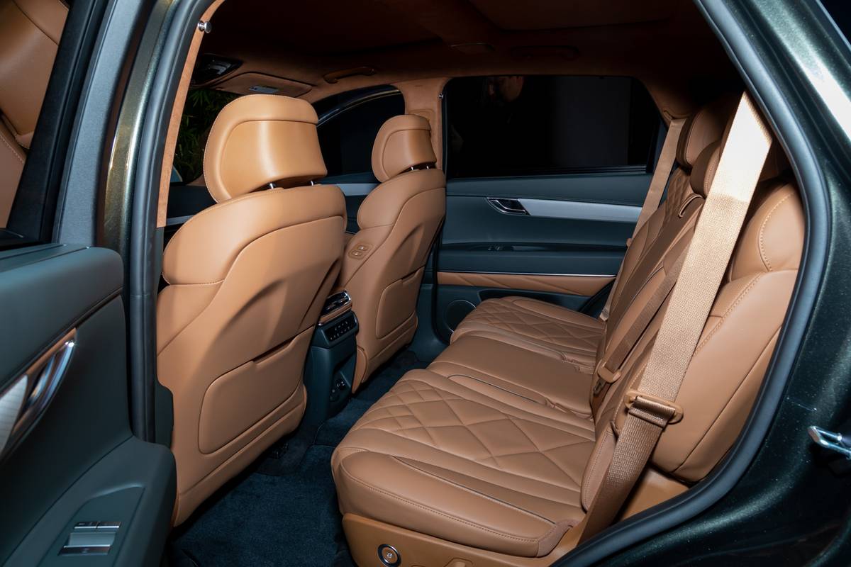 genesis gv80 2025 41 interior backseat jpg