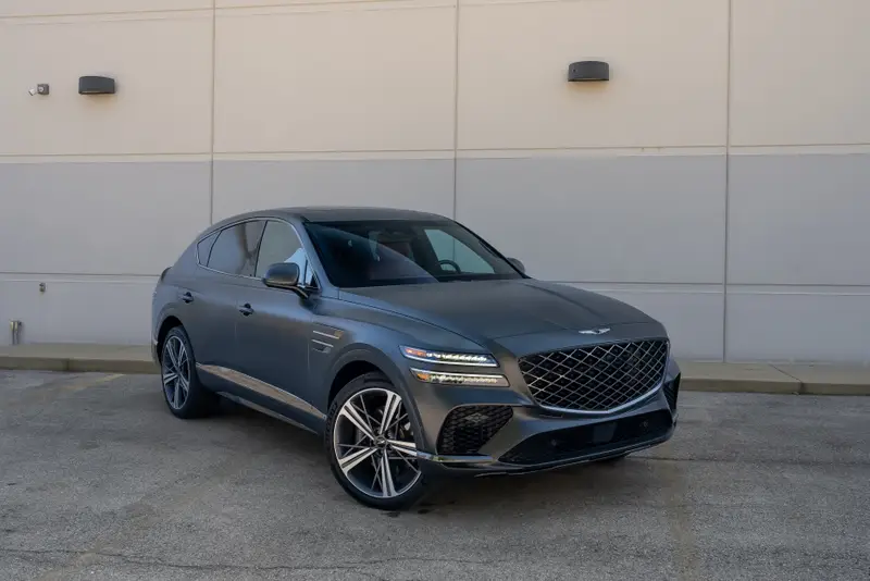 genesis-gv80-coupe-2025-01-exterior-front-angle-grey