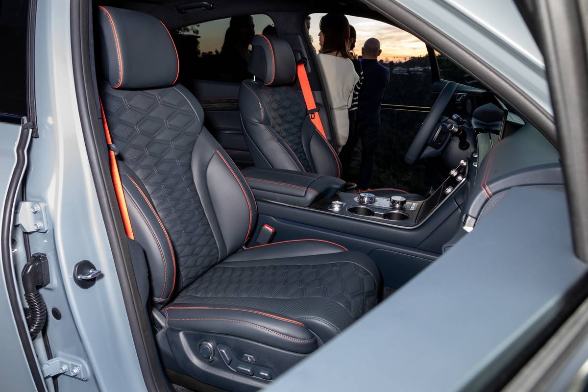 genesis gv80 coupe 2025 19 interior front row seat jpg