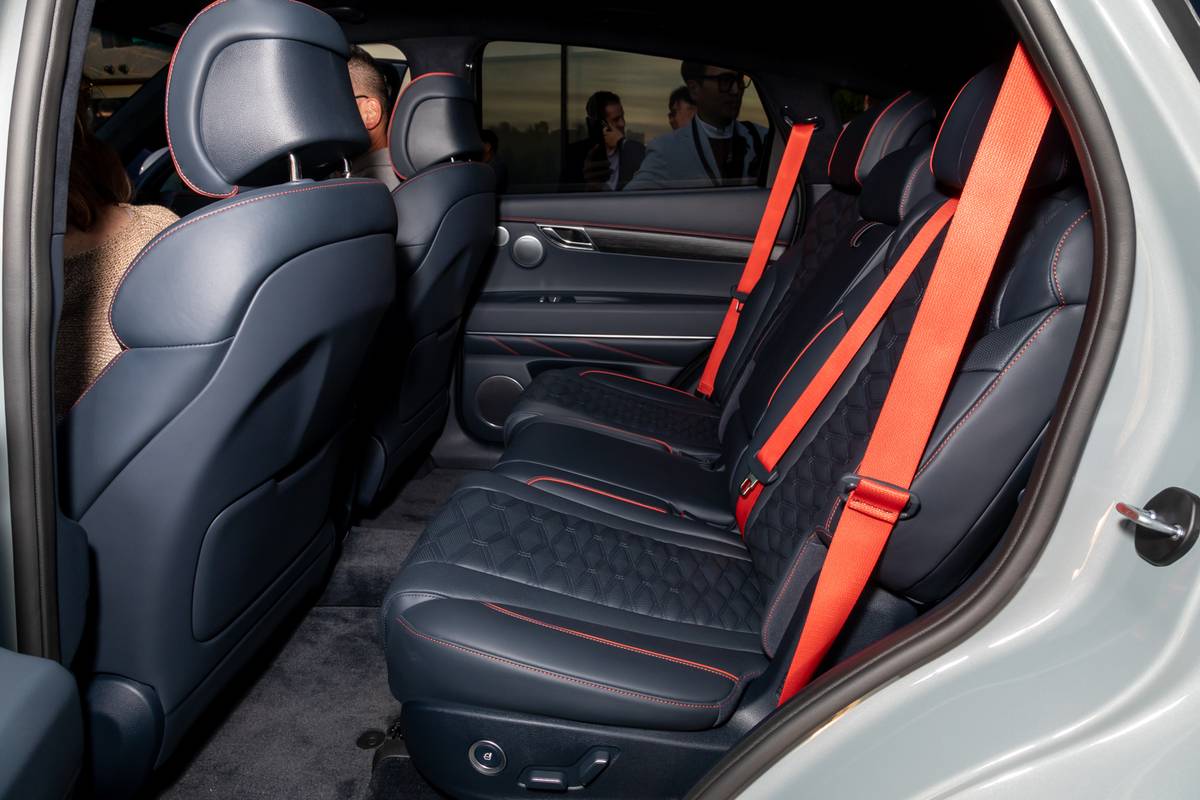 genesis gv80 coupe 2025 25 interior backseat jpg
