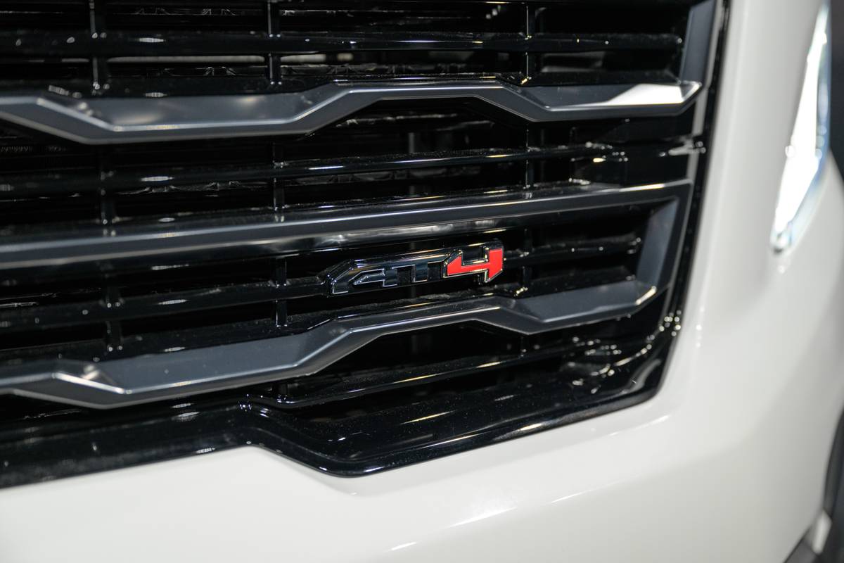 gmc acadia at4 2024 exterior grille sp 34 jpg